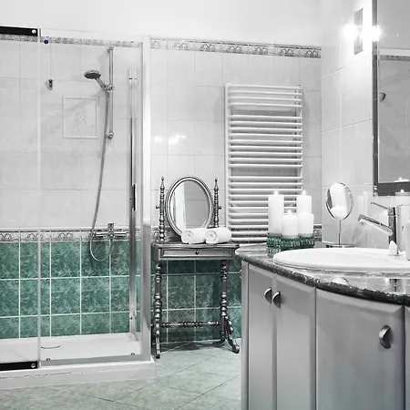 Luxury Apartment/florianska Street דירה